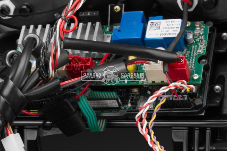 Газонокосилка робот Caiman Ambrogio L250 Deluxe (ITA, площадь газона до 2600 м2, нож 29 см., Bluetooth, произвольное движение, вес 15,3 кг.)